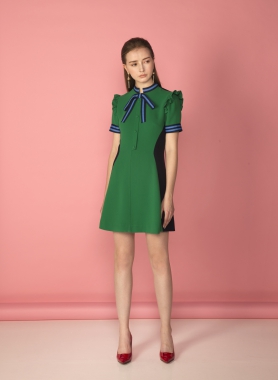 Đầm mini viền ruy băng