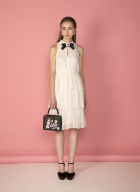 Đầm ngắn viền bèo