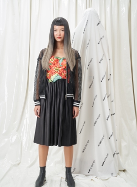 Đầm xếp li đính hoa