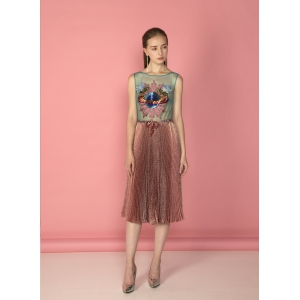 Đầm xếp ly thêu hoạ tiết