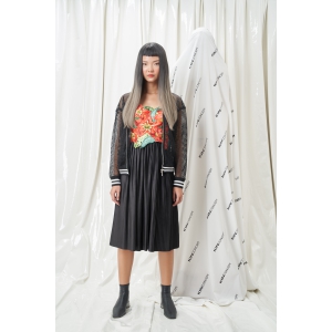 Đầm xếp li đính hoa