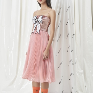 Đầm hai dây hoạ tiết nơ xếp li 