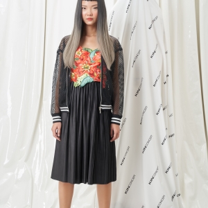 Đầm xếp li đính hoa