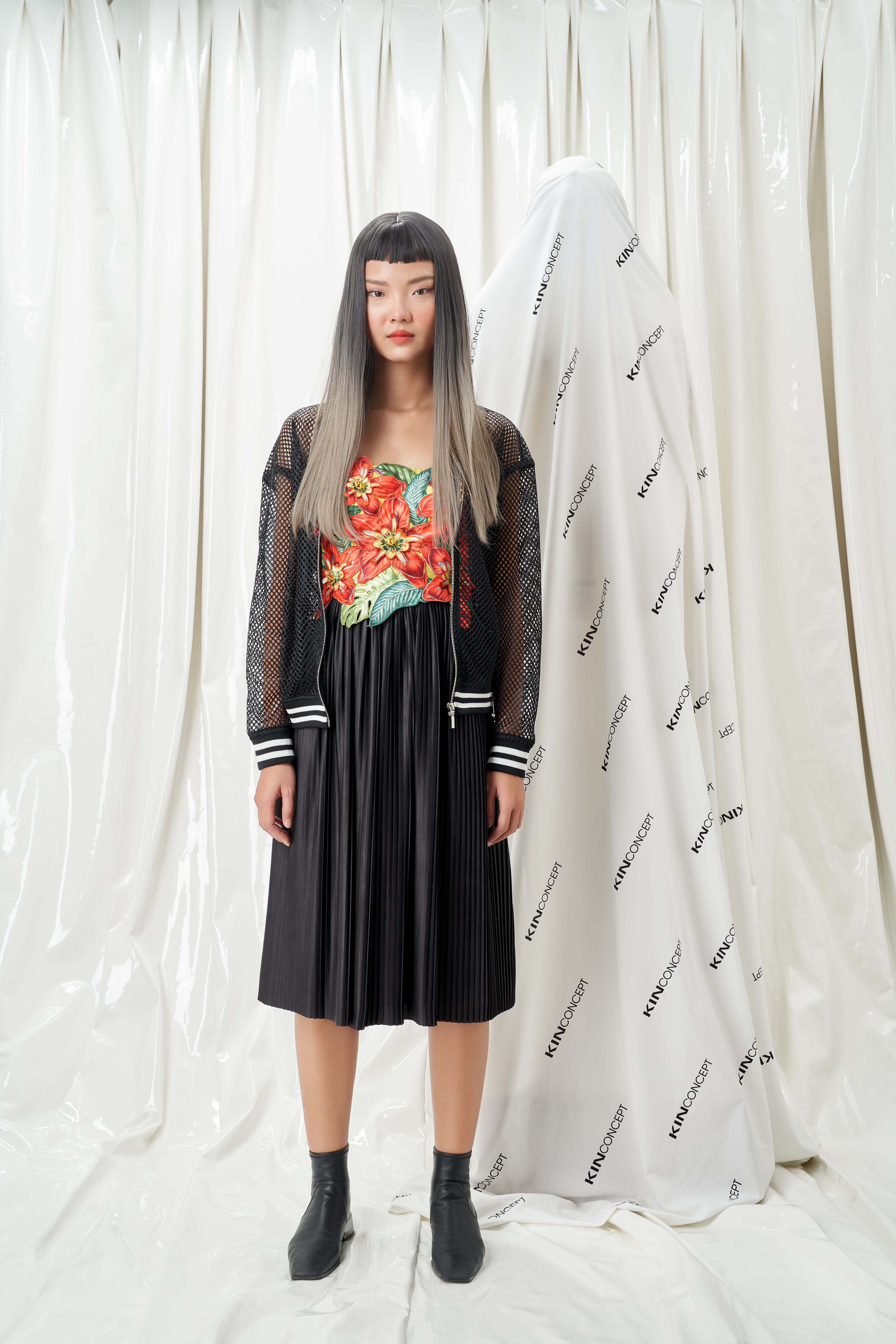 Áo khoác bomber xuyên thấu